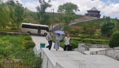 <b>不畏炎暑，参观领导促提升</b>